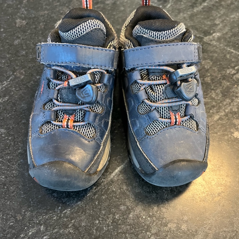 Keen toddle size 8
